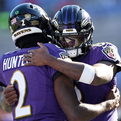 Is it better to start a healthy Tyler Huntley over Lamar at 70-80 percent?