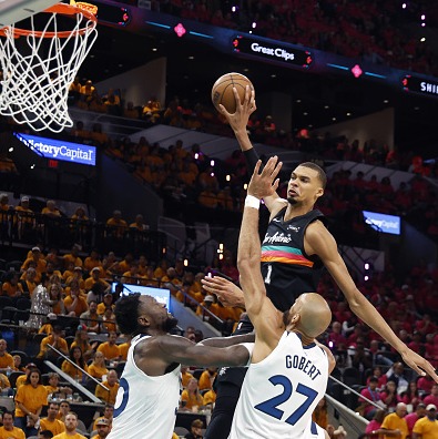 Which recent NBA playoff performances have stuck out? episode artwork