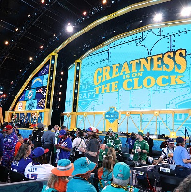 Is it becoming clear that the NFL is becoming a younger player's game? episode artwork