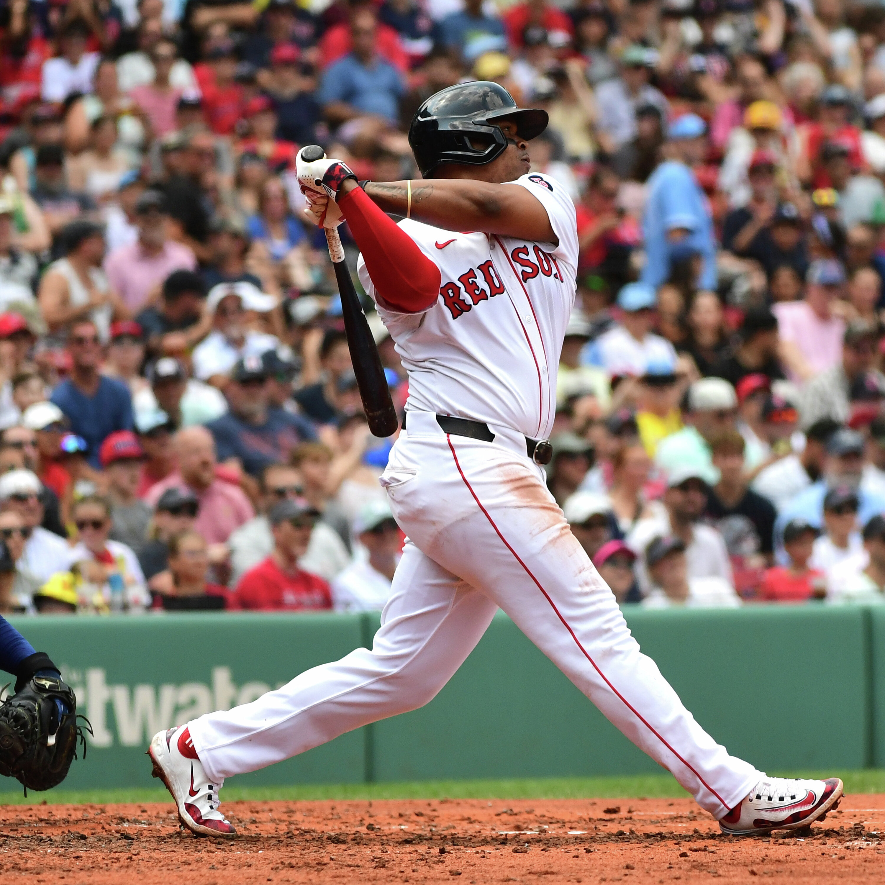 Rafael Devers quells questions about his sore shoulder with another blast