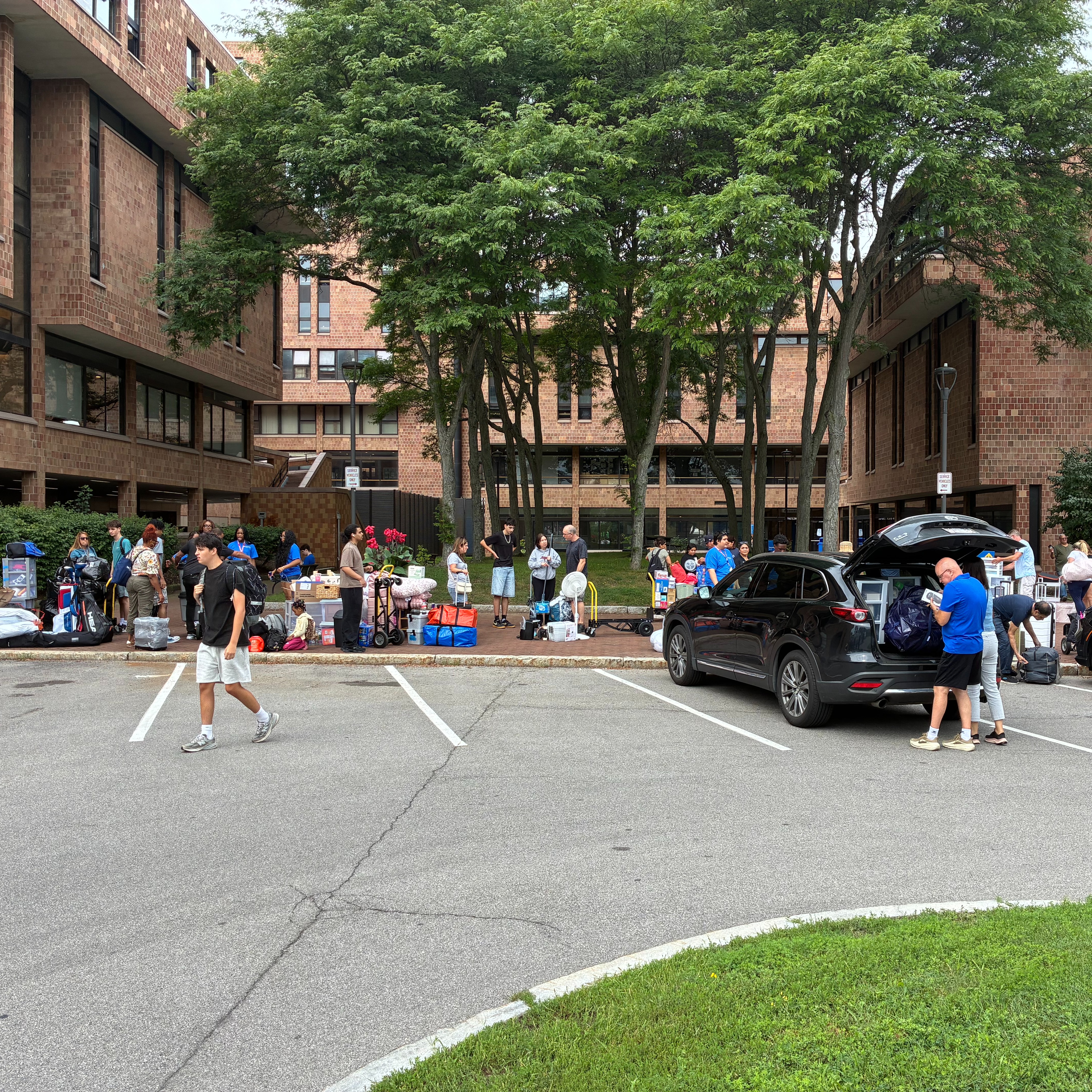 Freshmen moving in for Year 1 at University at Buffalo episode artwork