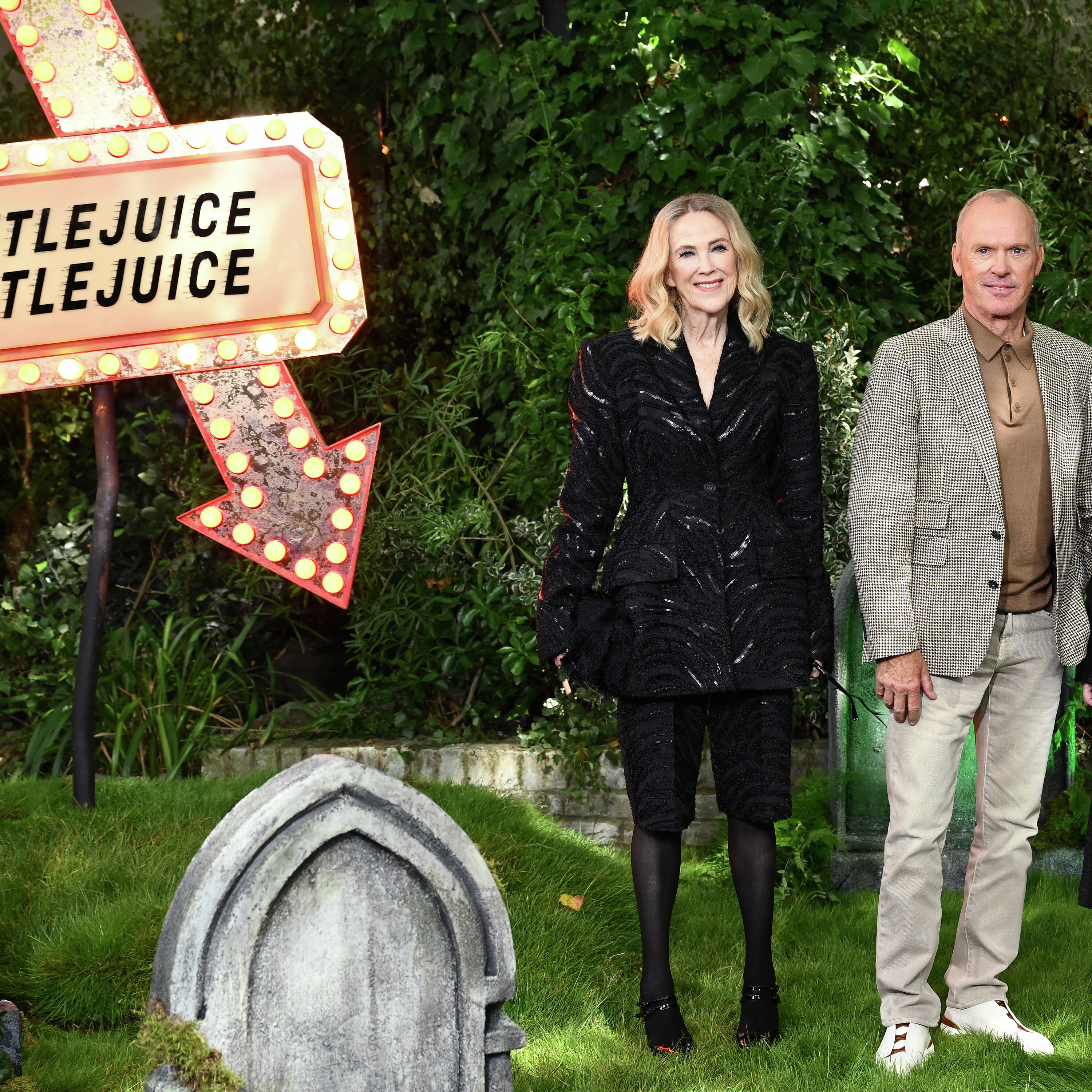Noon Business Hour: Beetlejuice - Apple Event & DirecTV