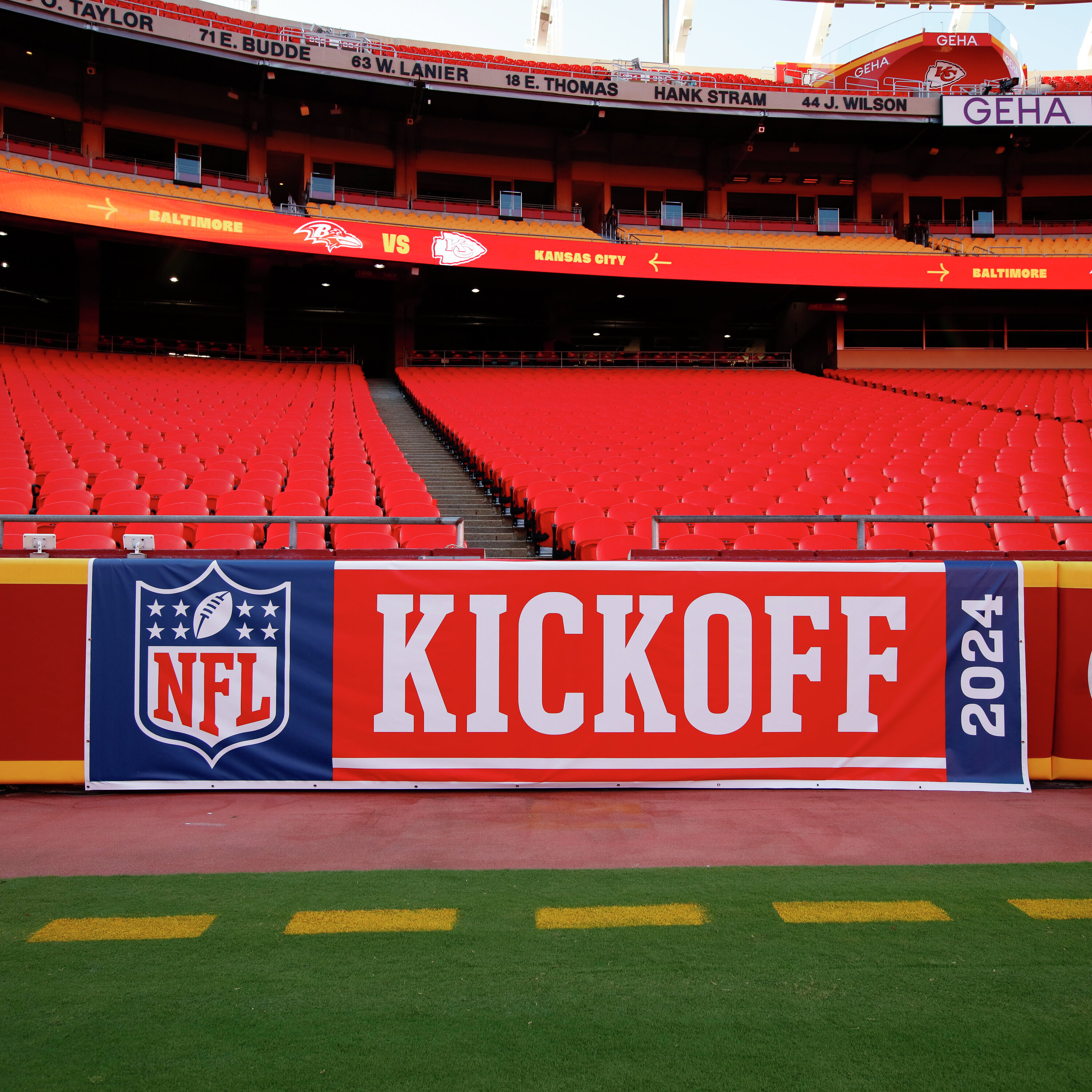 Noon Business Hour: Bears NFL Business - Chipotle Spirit Halloween & Apple AI