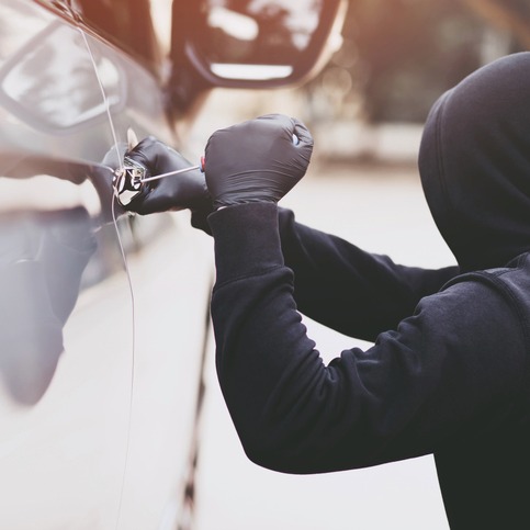 Retired CPD officer on West Side shoots suspect trying to break into his car