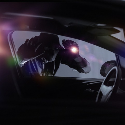 Attempted carjacking critically wounds retired Chicago police sergeant on North Side