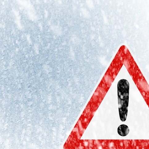 Multiple crashes caused by multiple inches of snow in Chicago area