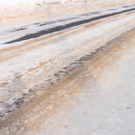 Accumulated snow leads to slippery morning commute in Chicago area