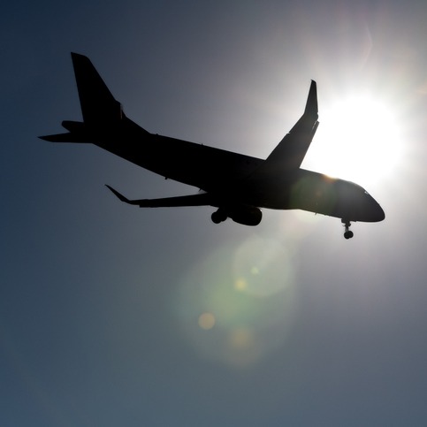 Plane landing into Midway Airport avoids private jet