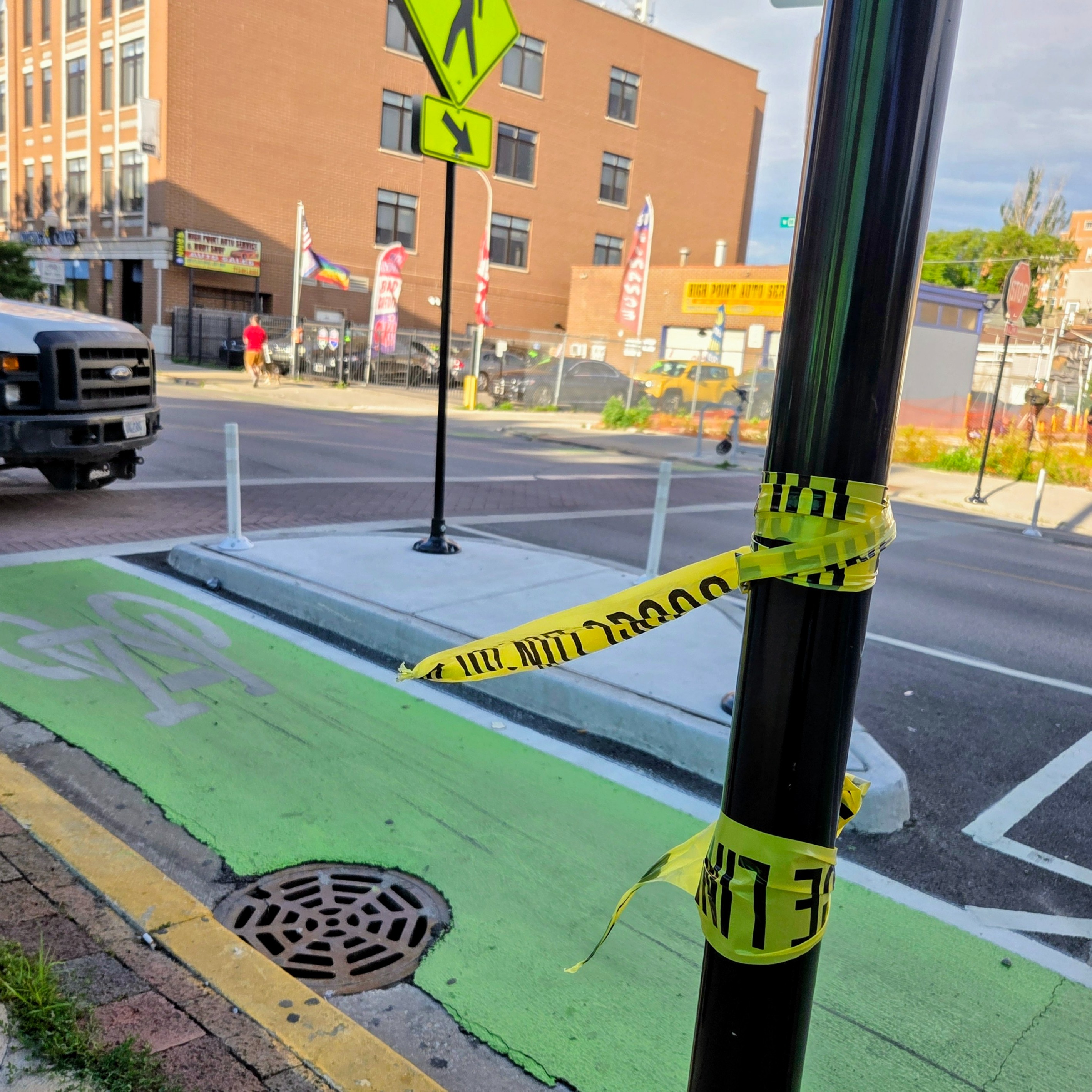 Police shoot suspect in Uptown killing episode artwork
