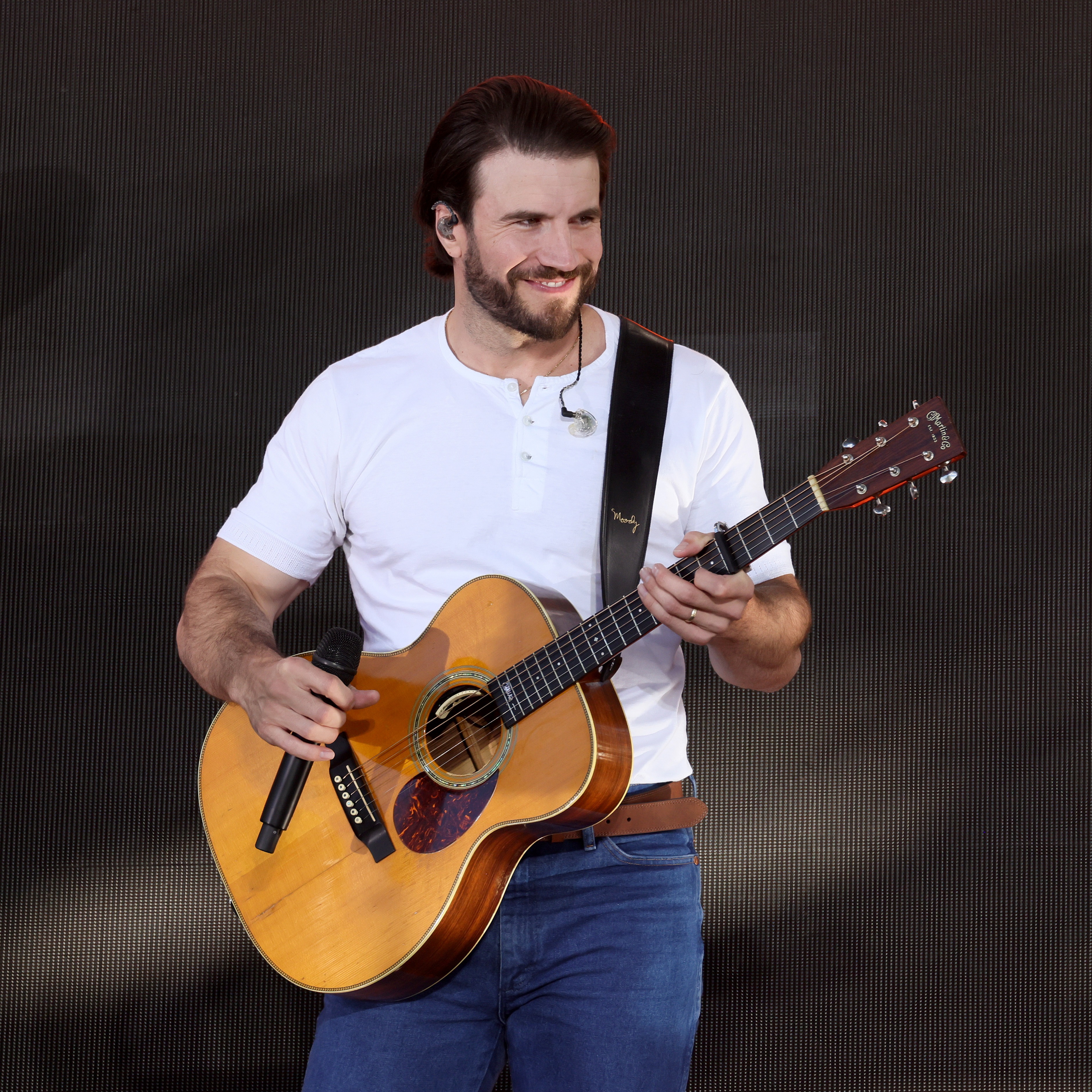 Sam Hunt: Quarterback or Singer? episode artwork