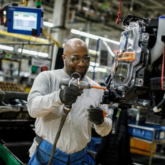 Ford to add 900 jobs, third shift at Dearborn Truck plant Ford to add 900 jobs, third shift at Dearborn Truck plant
