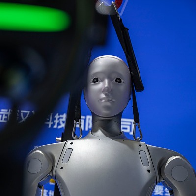 Dealerships in China lure shoppers with humanoid robots