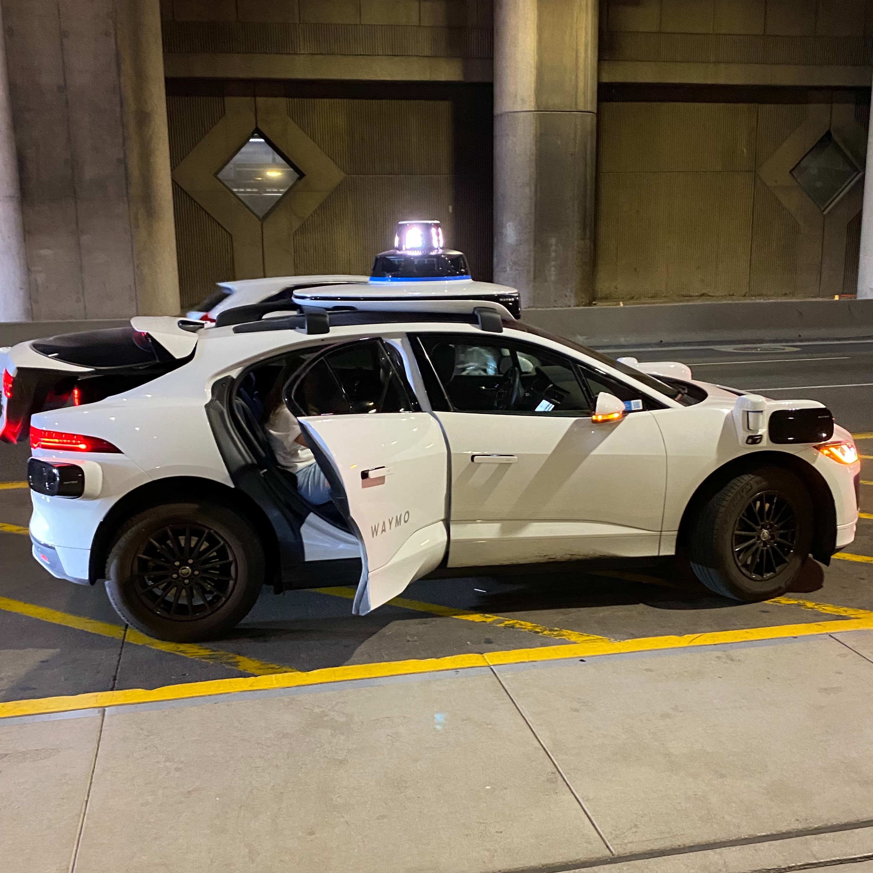 Report: Autonomous cars are safer than those driven by humans