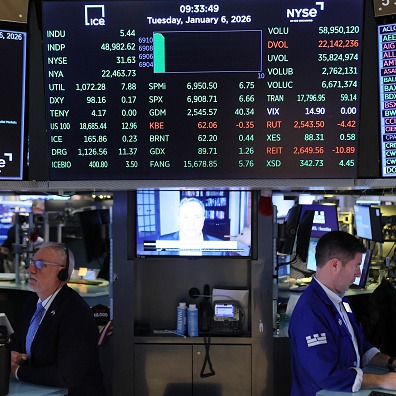 Analyst predicts range of outcomes with stocks, economy as market nears 50K episode artwork