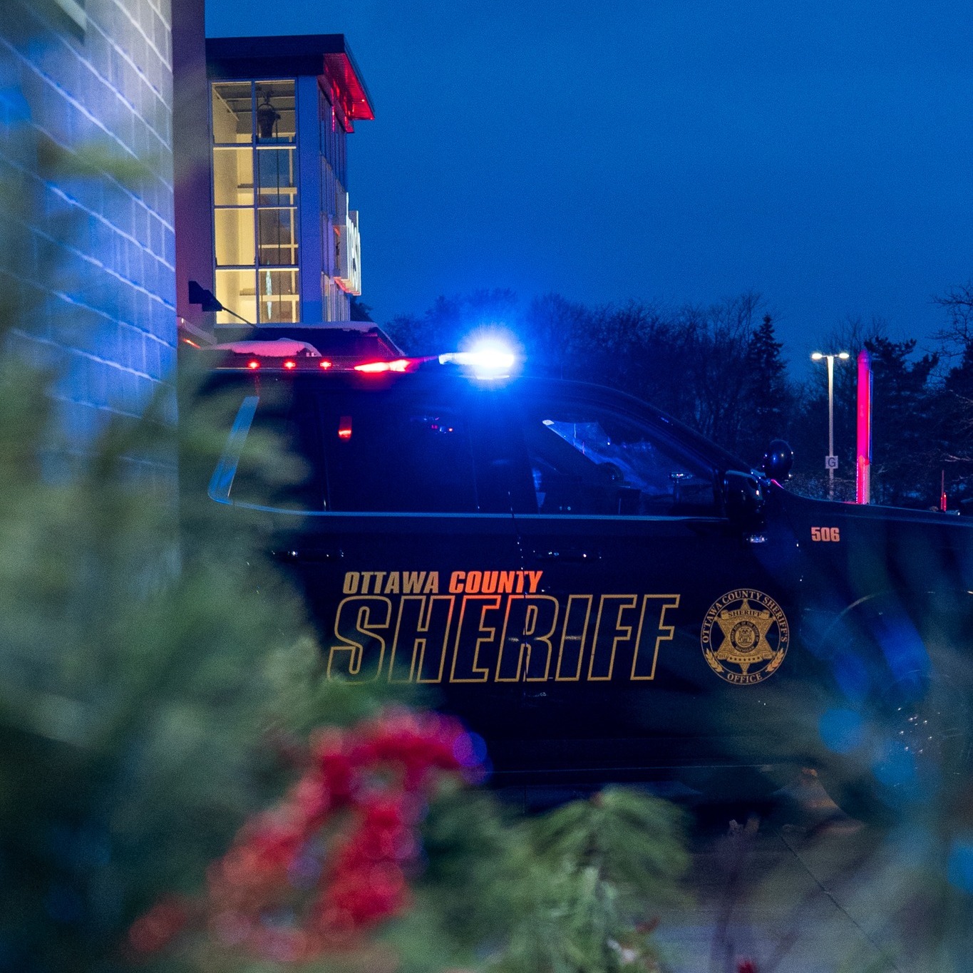 100+ vehicles involved in crash along west Michigan freeway episode artwork