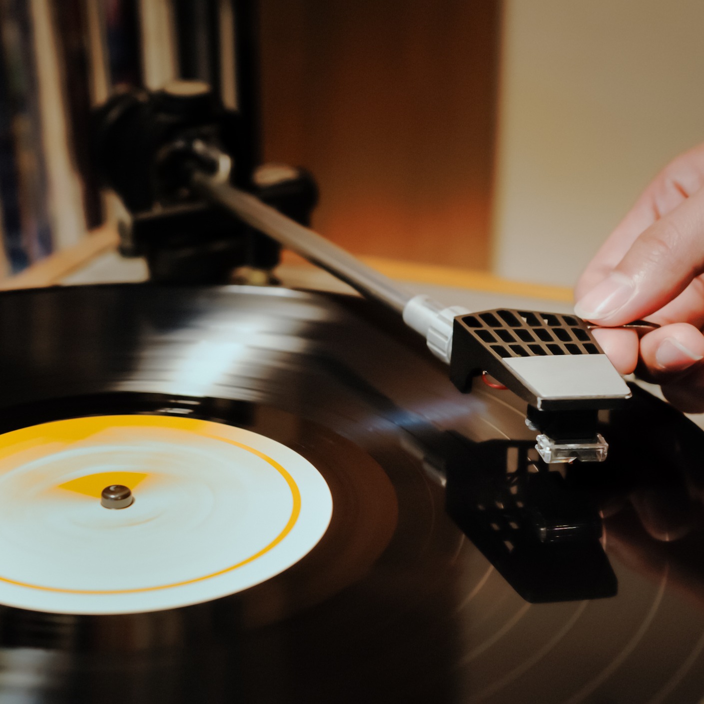 Vinyl & Vibes: A new 'Hi-Fi Bar' is coming to Southwest Detroit episode artwork