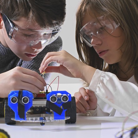 Hundreds of nation's brightest young minds competing in the Henry Ford's Invention Convention episode artwork