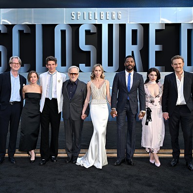 Review: Spielberg, star-studded cast shine in sci-fi flick 'Dislcosure Day' episode artwork