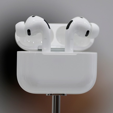 Sleeping with ear buds pose health risks episode artwork