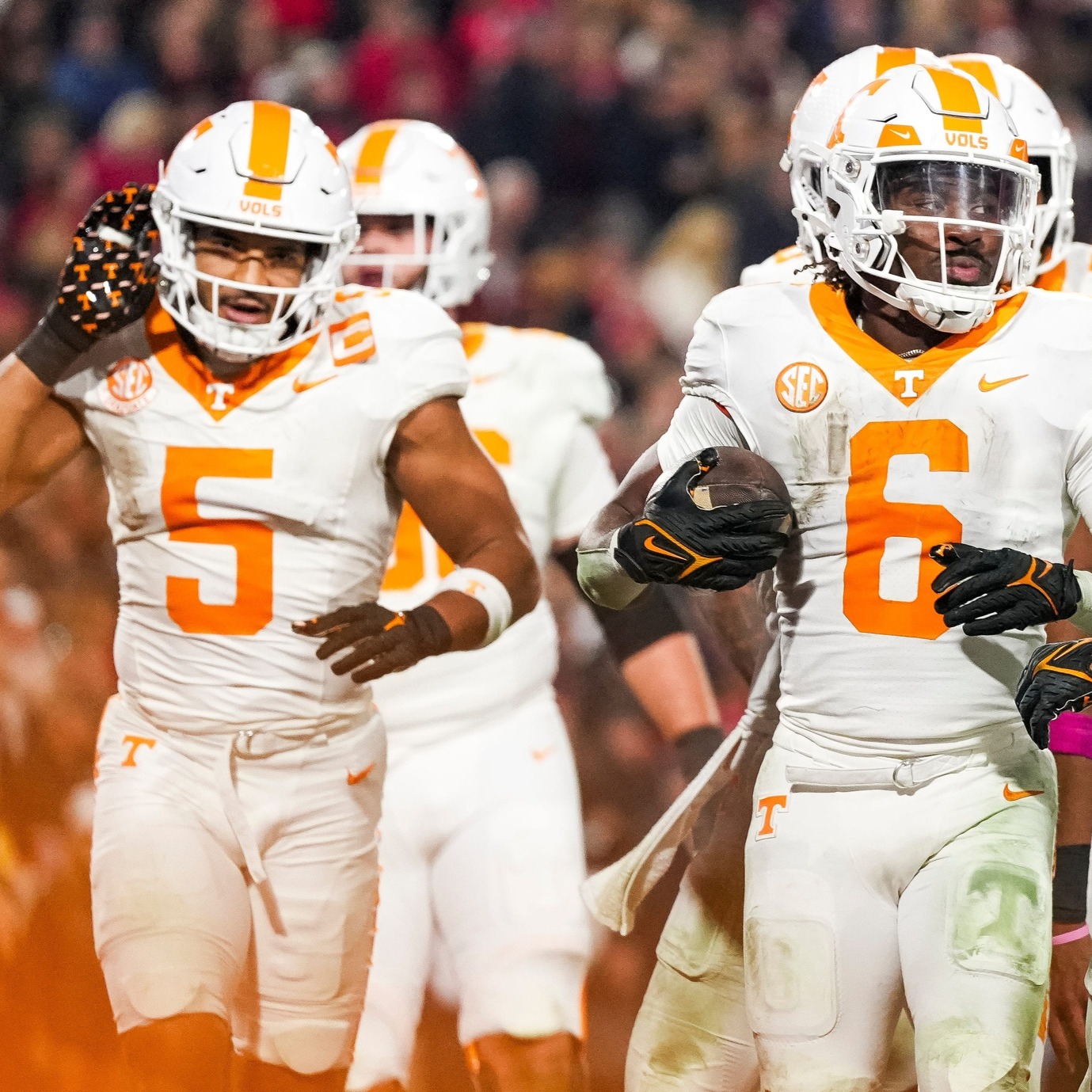 JW&Co w/TIM MURRAY --- RANKINGS TONIGHT! How far will UT drop in the CFB Playoff Rankings? thumbnail
