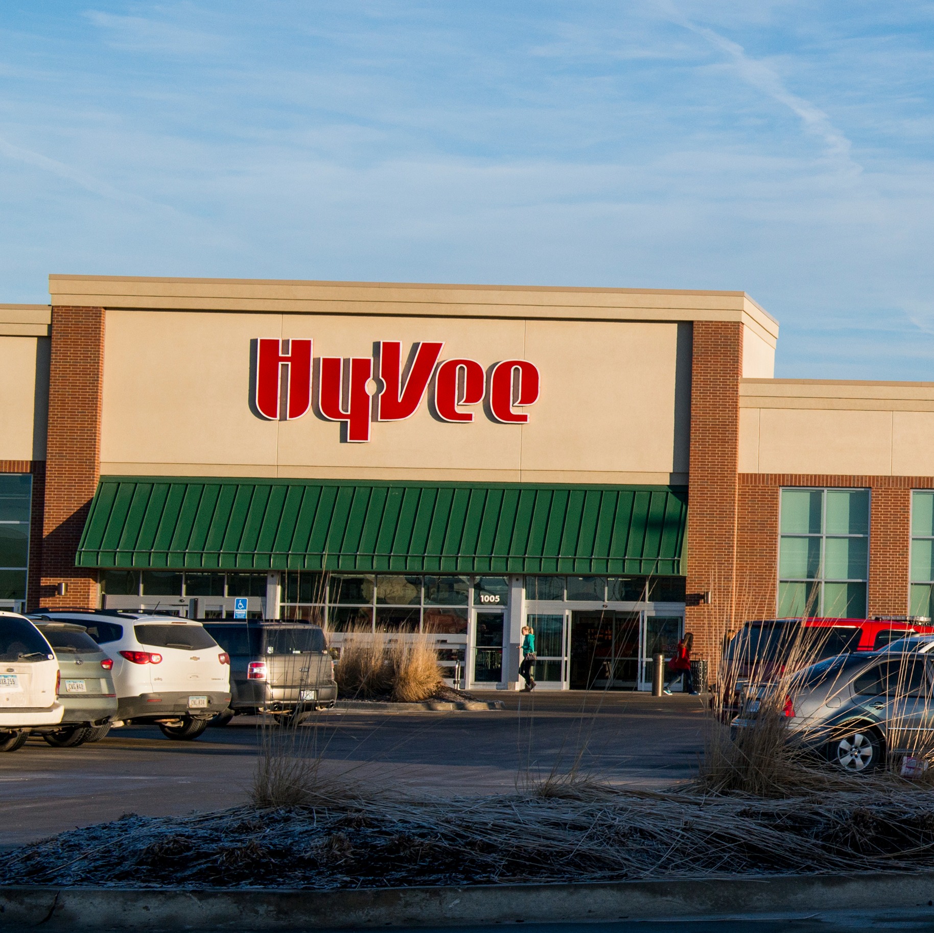 The people behind the local products found on grocery shelves near you matter to Joe Lowe and Hy-Vee episode artwork