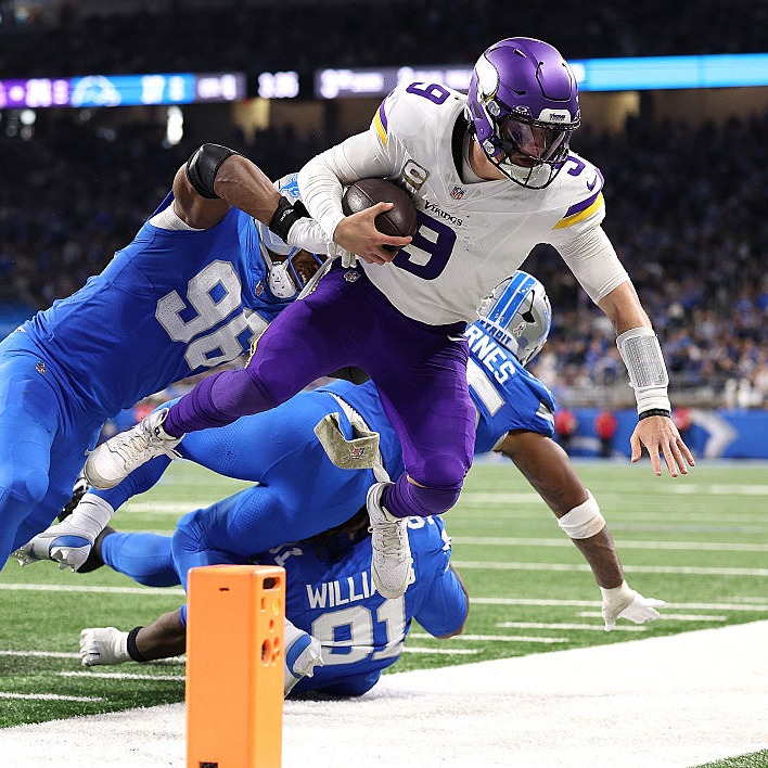 Vikings get an amazing win in Detroit!