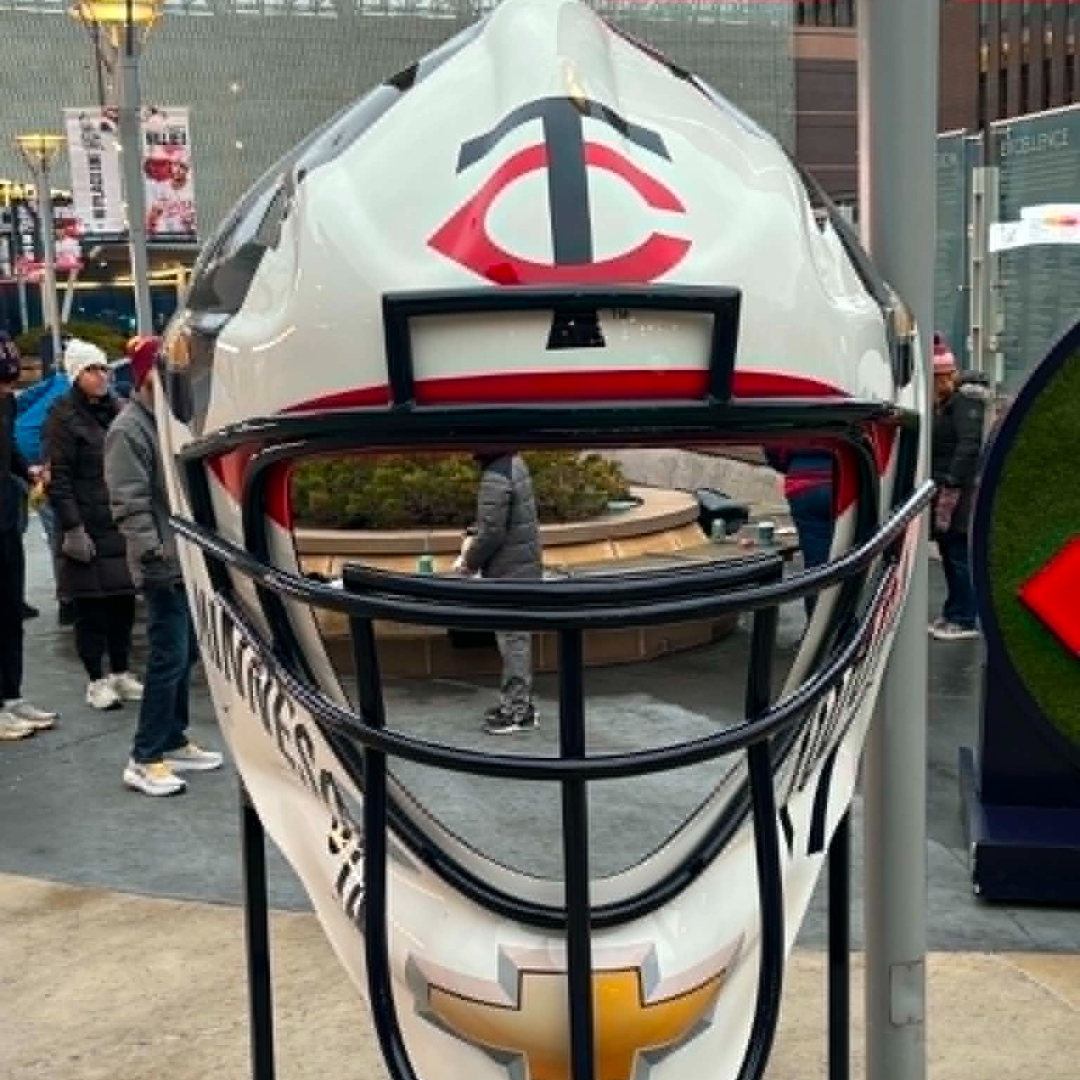 What happened to the Twins this weekend?   A sweep by the Phillies... :( episode artwork