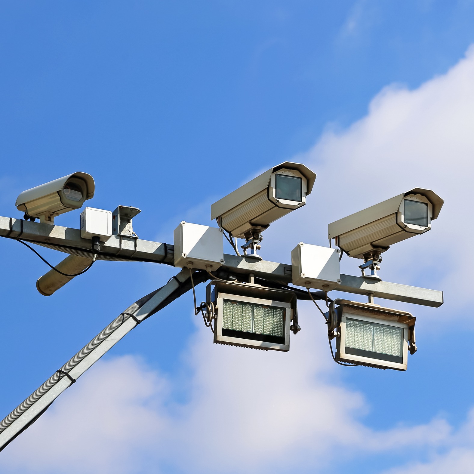 GOP says FRAUD is a major election issues, but Democrats have another phrase that starts with an F.   Flock Cameras.   Are they a big issue for voters? episode artwork