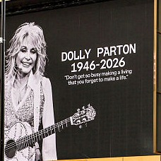 What made Dolly Parton an Icon? episode artwork