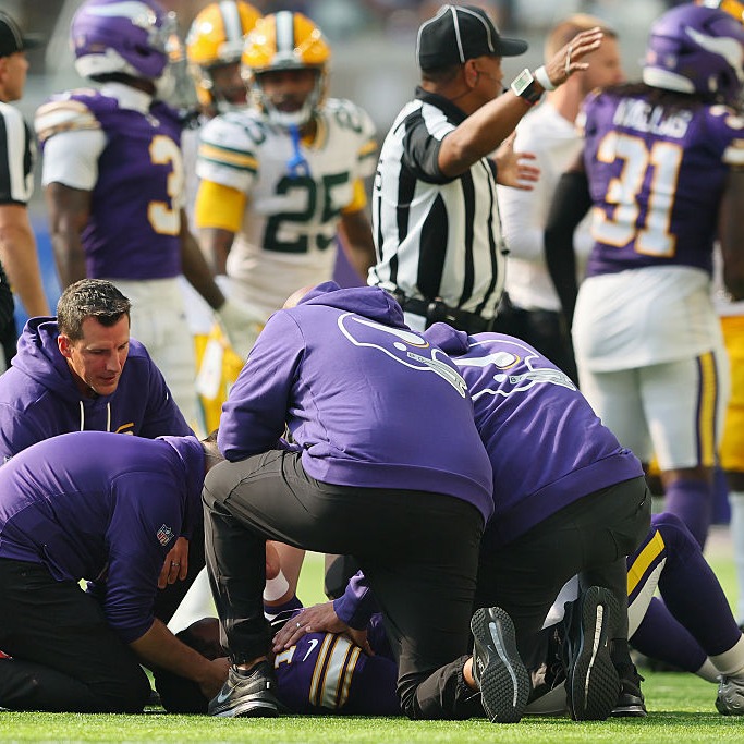 Dane Mizutani recaps a chaotic Vikings-Packers game as a writer, Kyler Murray and more! episode artwork