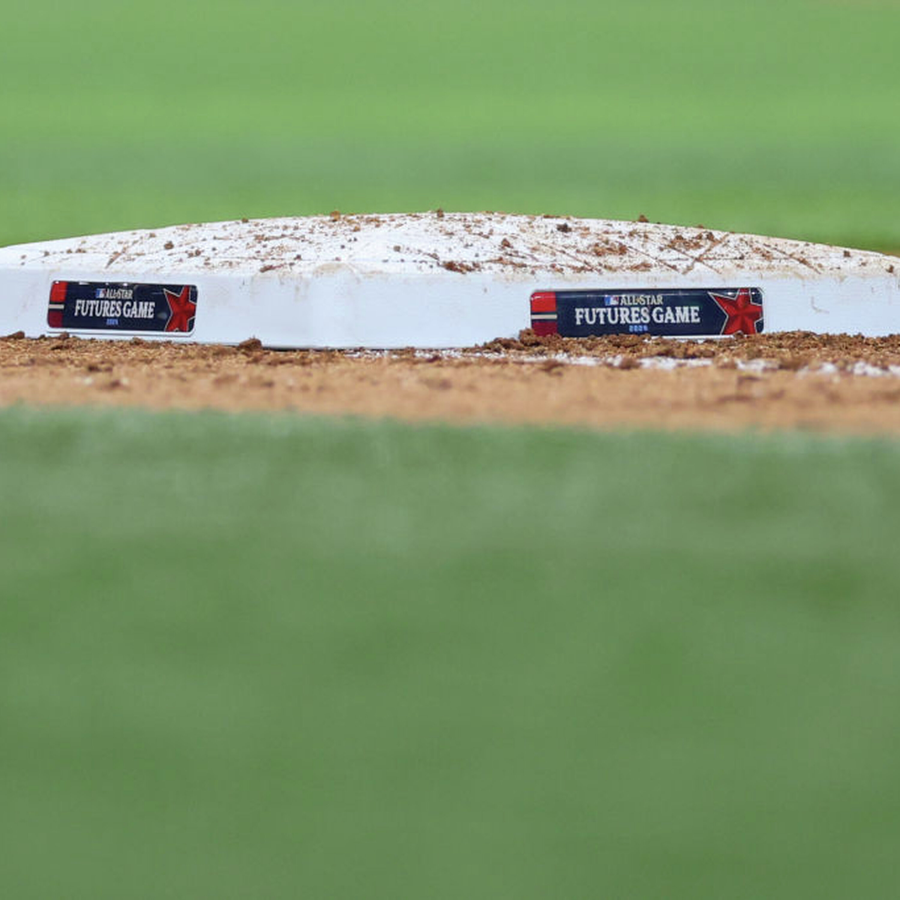 All-Star Twins, Brooks Lee, preview of Giants-Twins with Bobby Nightengale episode artwork