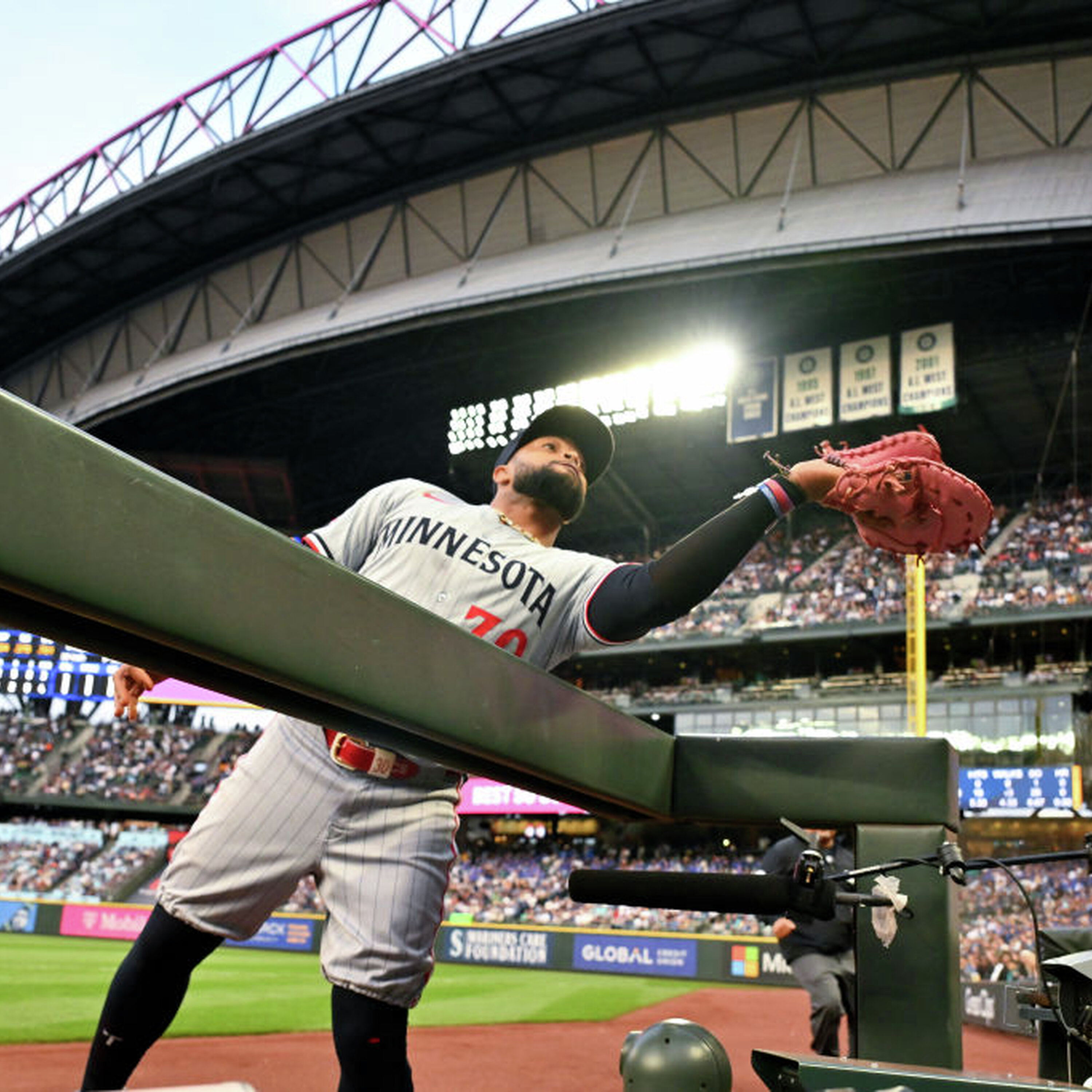 Twins drop first game in Seattle, Correa injury, Brooks Lee and more with Bobby Nightengale episode artwork