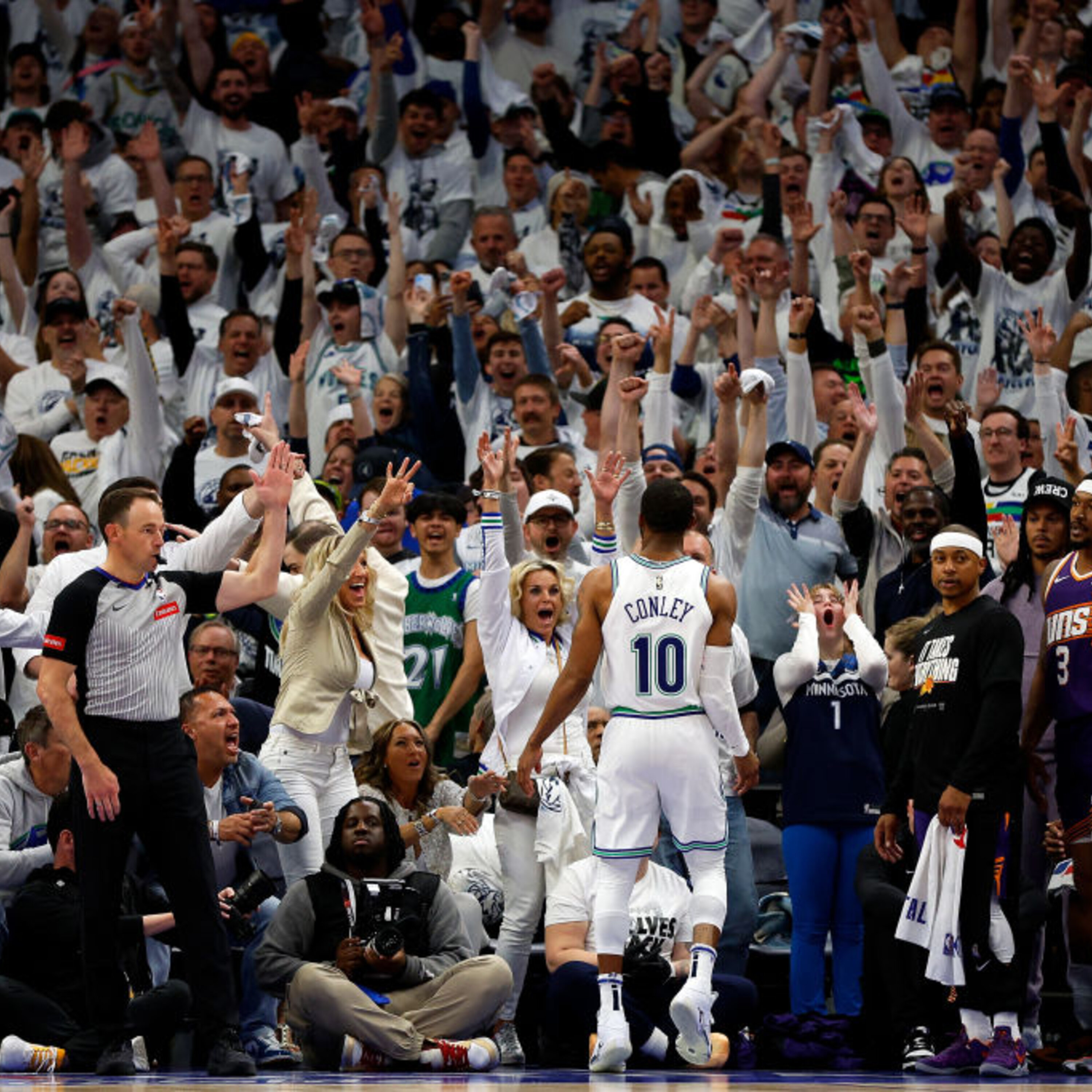 Bringing a winning playoff atmosphere to Minnesota episode artwork