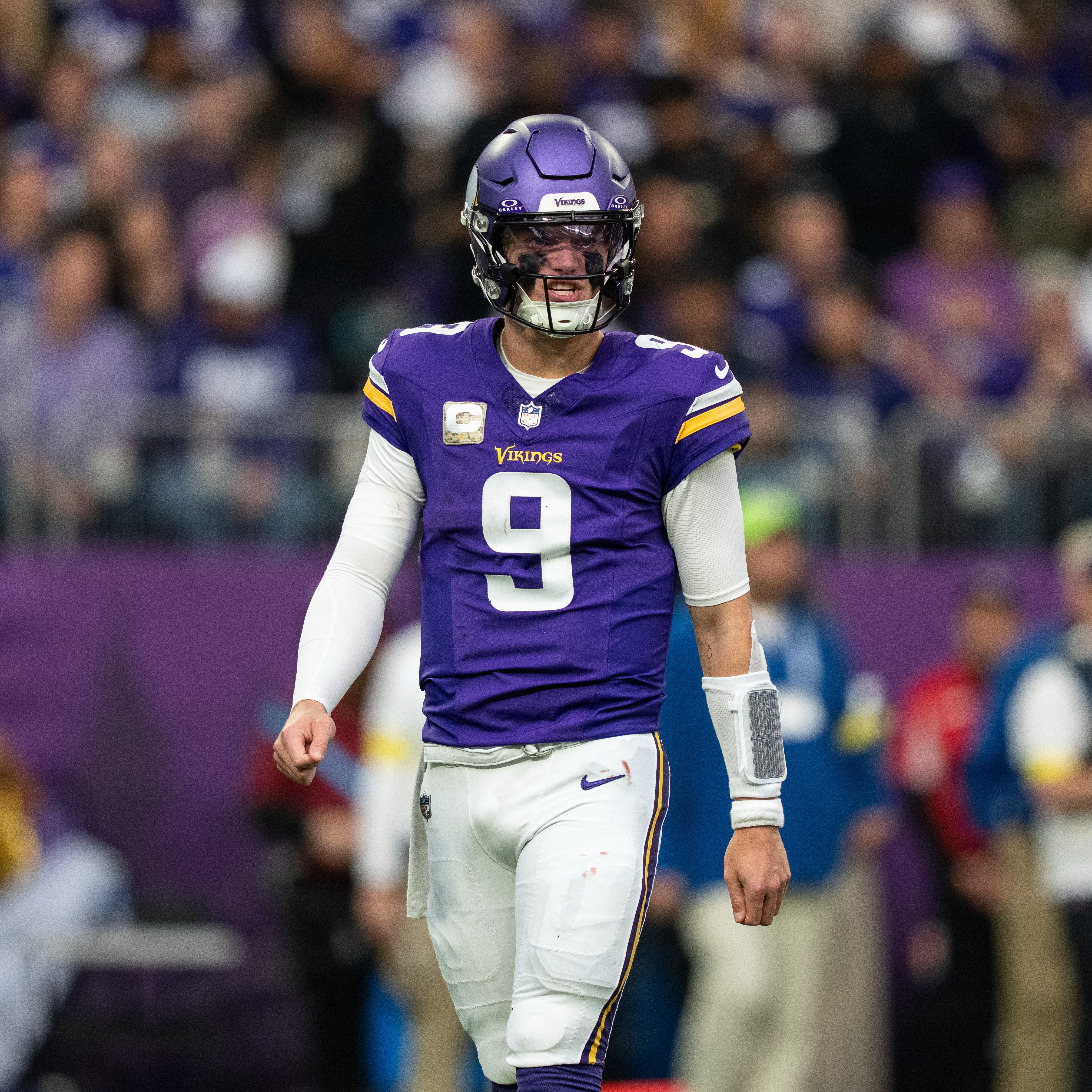 What makes JJ McCarthy's struggles more of a concern than other rookie QB's? episode artwork