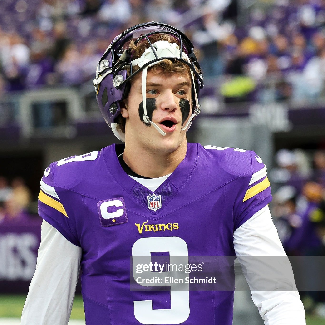 Showcase for the Vikings on Sunday Night Football episode artwork