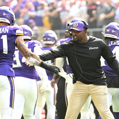 How should Vikings fans feel about Brian Flores signing a contract extension? episode artwork