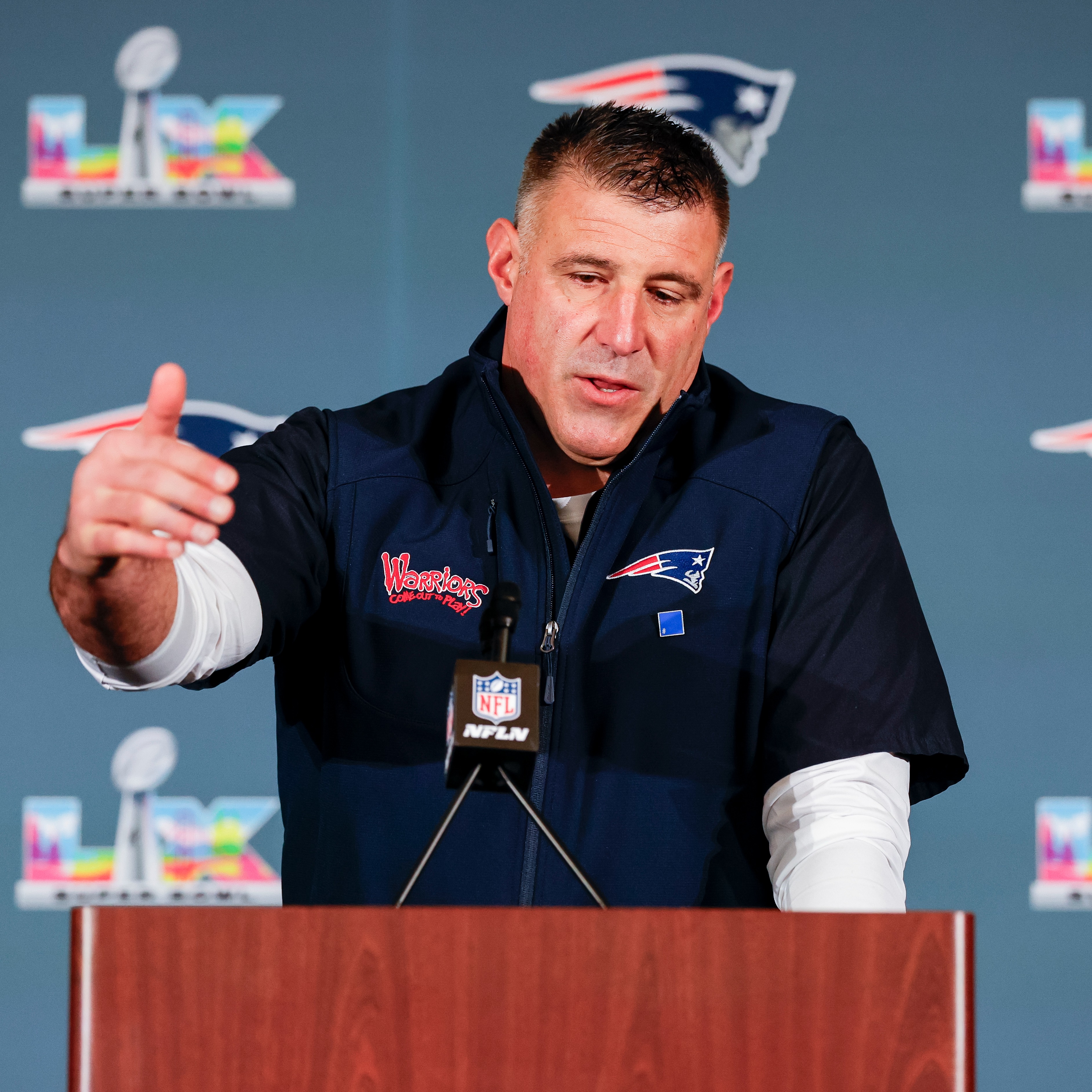 What Head Coach contract clauses does Steven Silton say are "very robust"? episode artwork