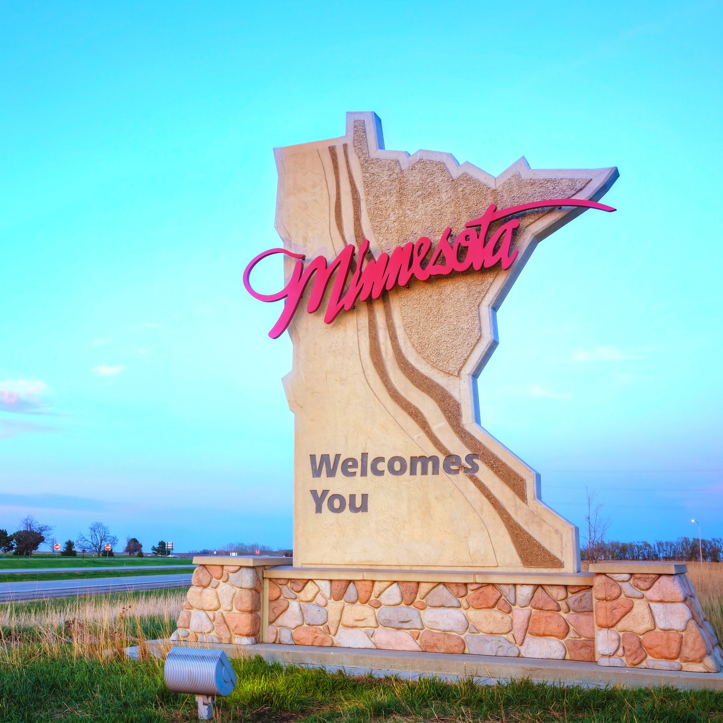 Wednesday Hour 1: should the MN house take a vote on gun control? And can Tracy talk like a Minnesotan? episode artwork