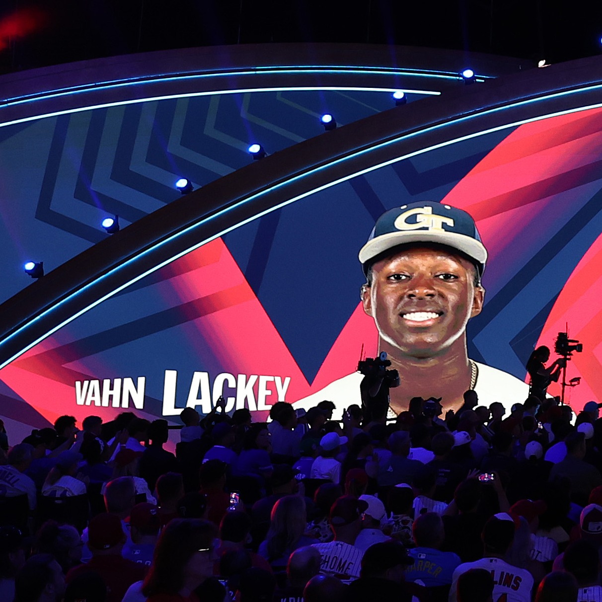 Vahn Lackey introduces himself to Twin Cities episode artwork