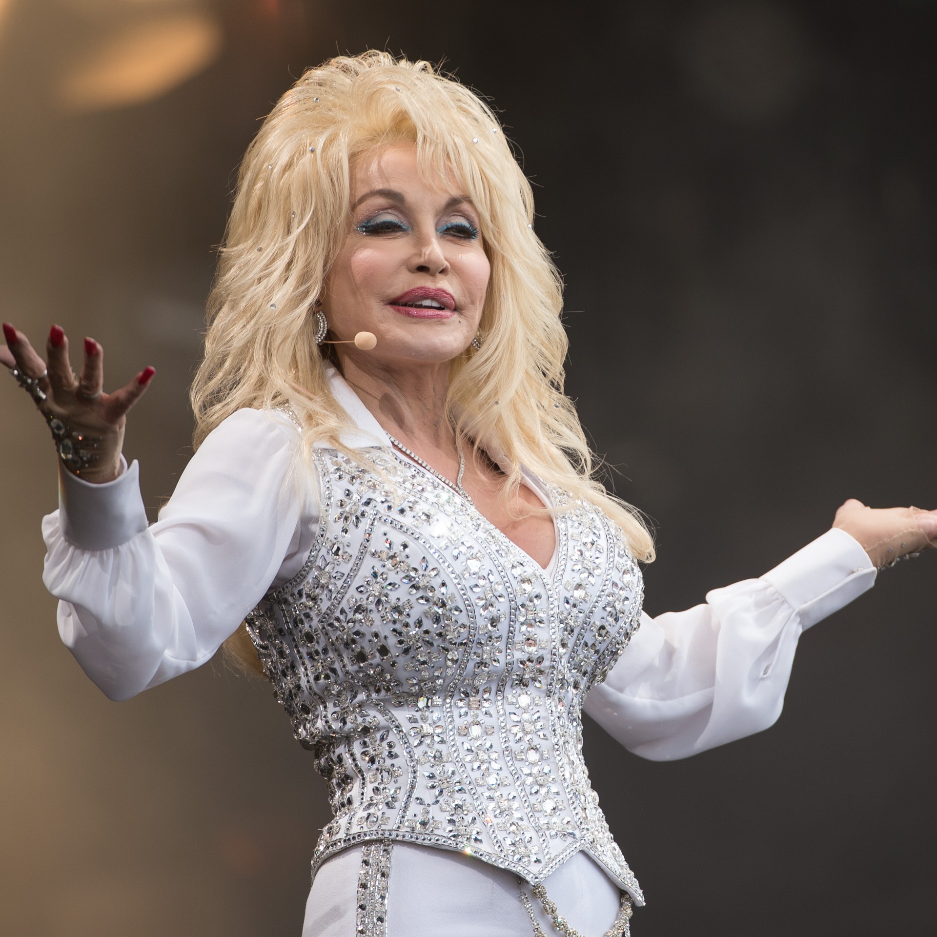 Card DeSharks: Dolly Parton edition episode artwork