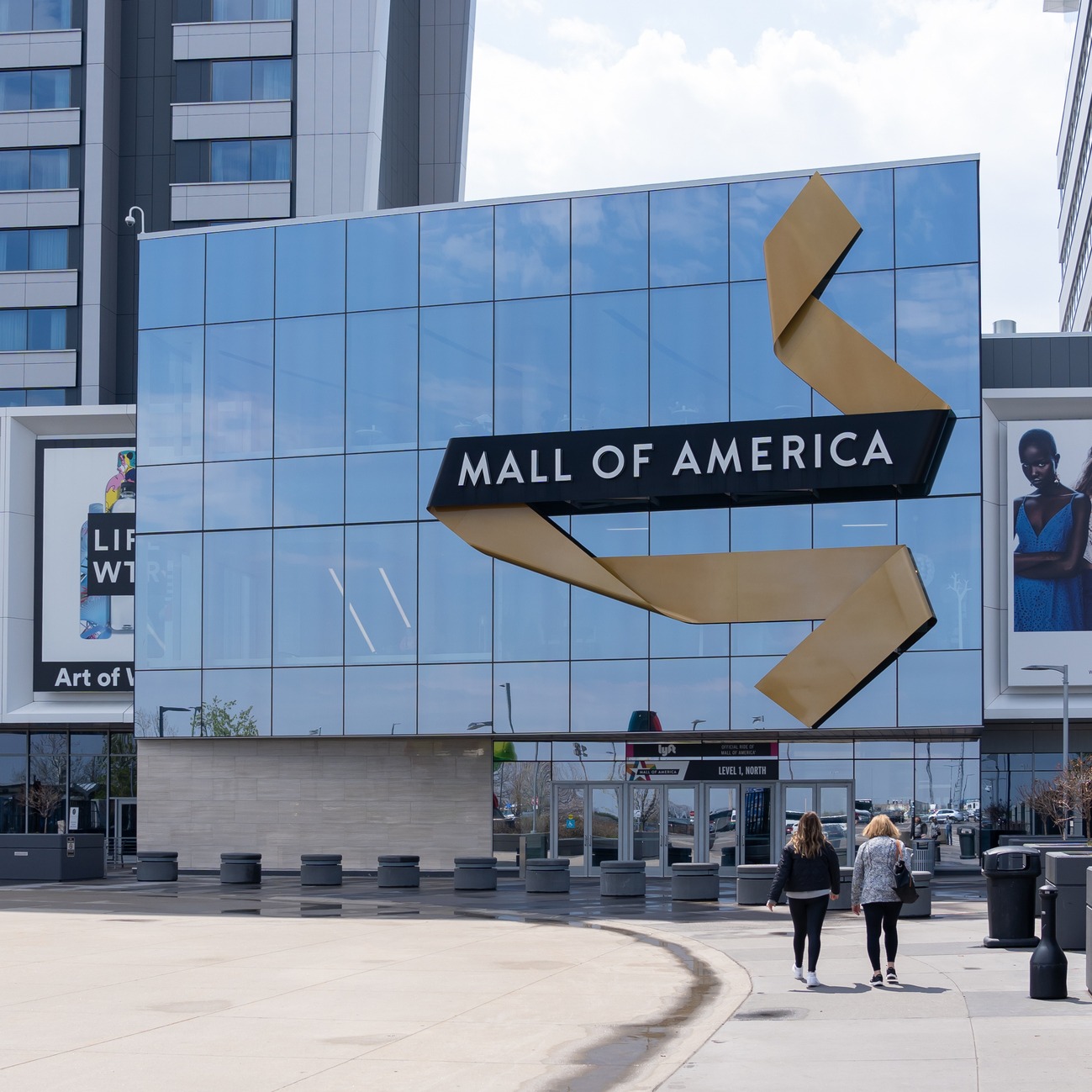 Mall of America tries to attract the next generation of in-person shoppers episode artwork