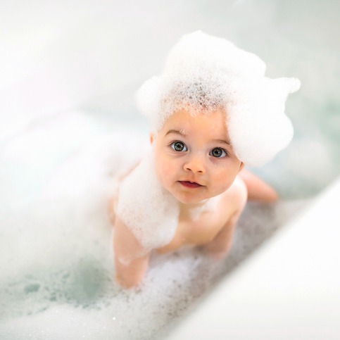 Having fun with a toddler at bath time: Underrated!