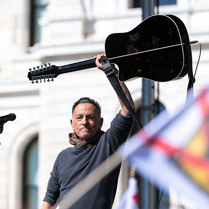Bruce Springsteen in town, what is the best concert you have been to? episode artwork