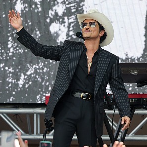 How much did Sheletta pay for a fantastic Bruno Mars show AND a great nap? episode artwork