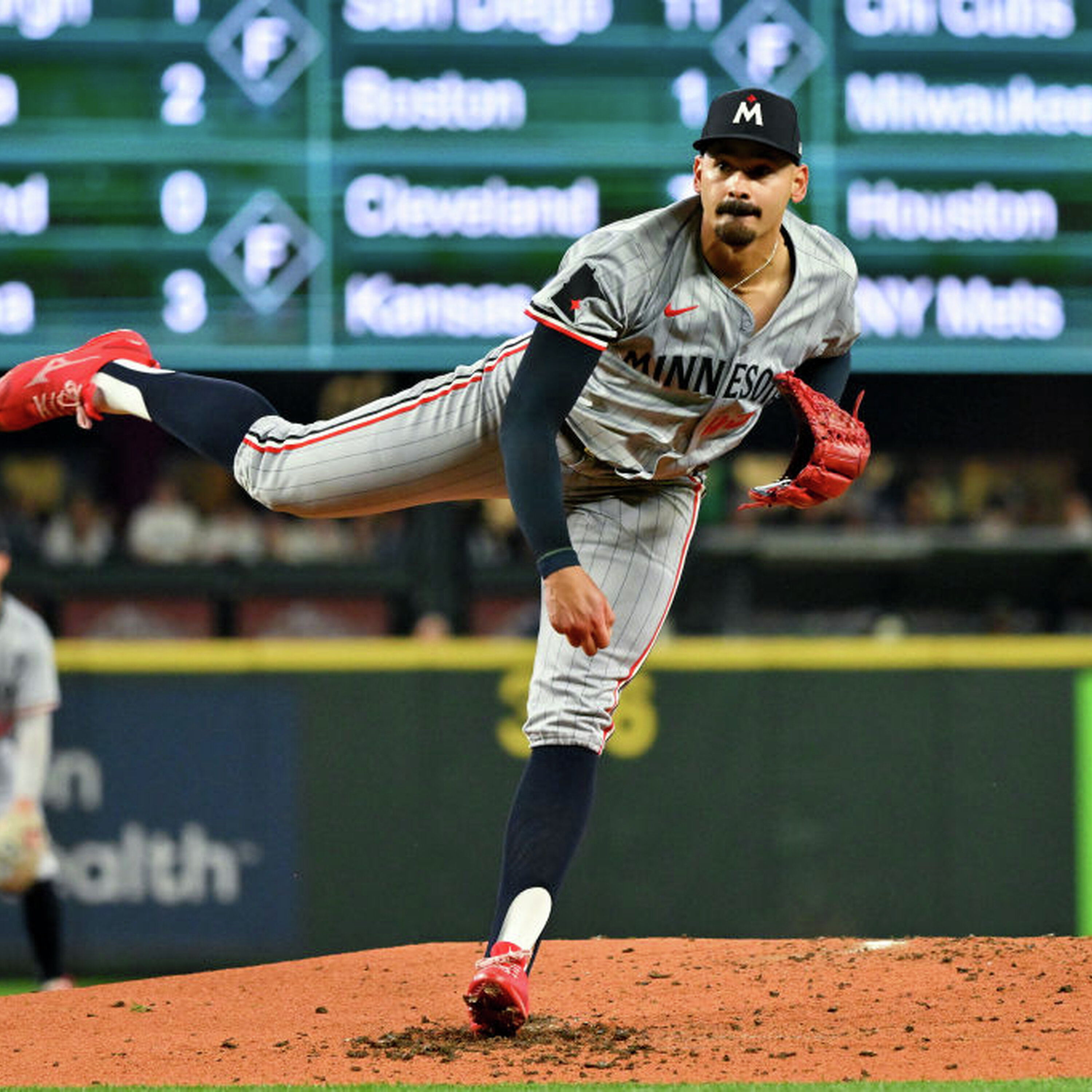 Twins LineUp Card - Scene Setter