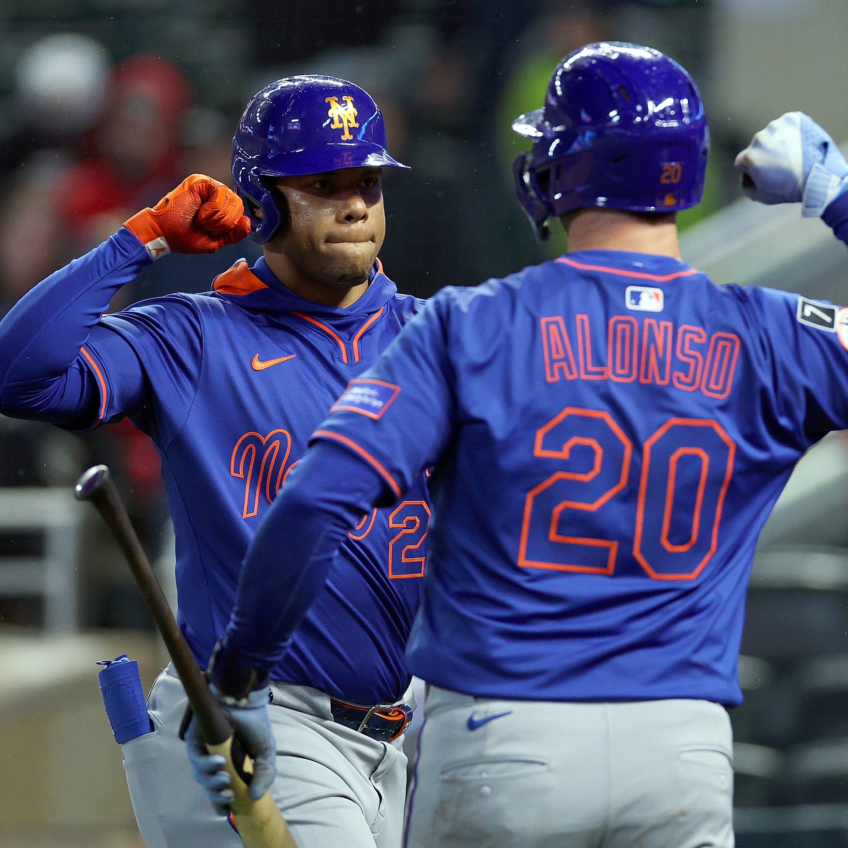 Mets smash and take game one