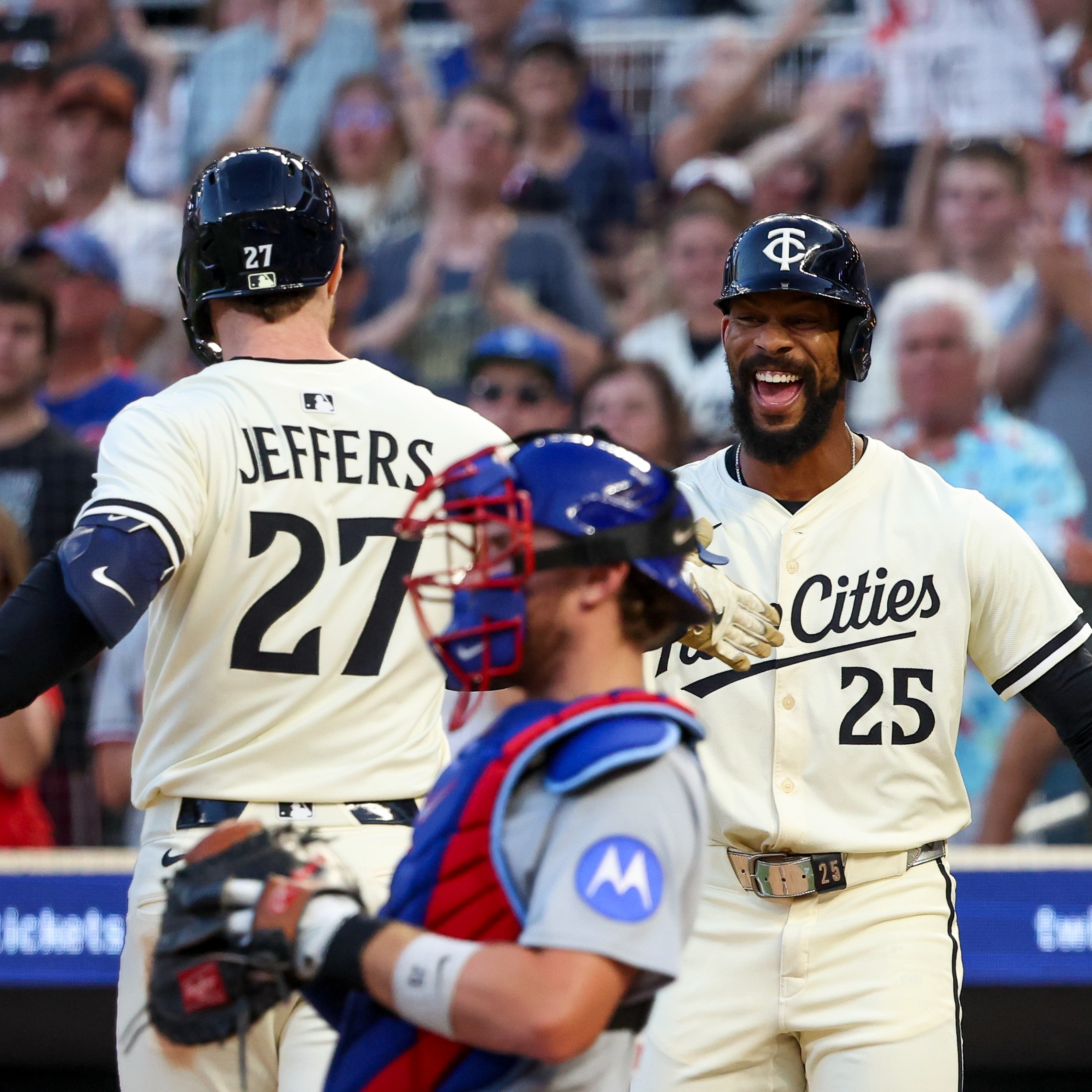 Twins crush Cubs in series opener
