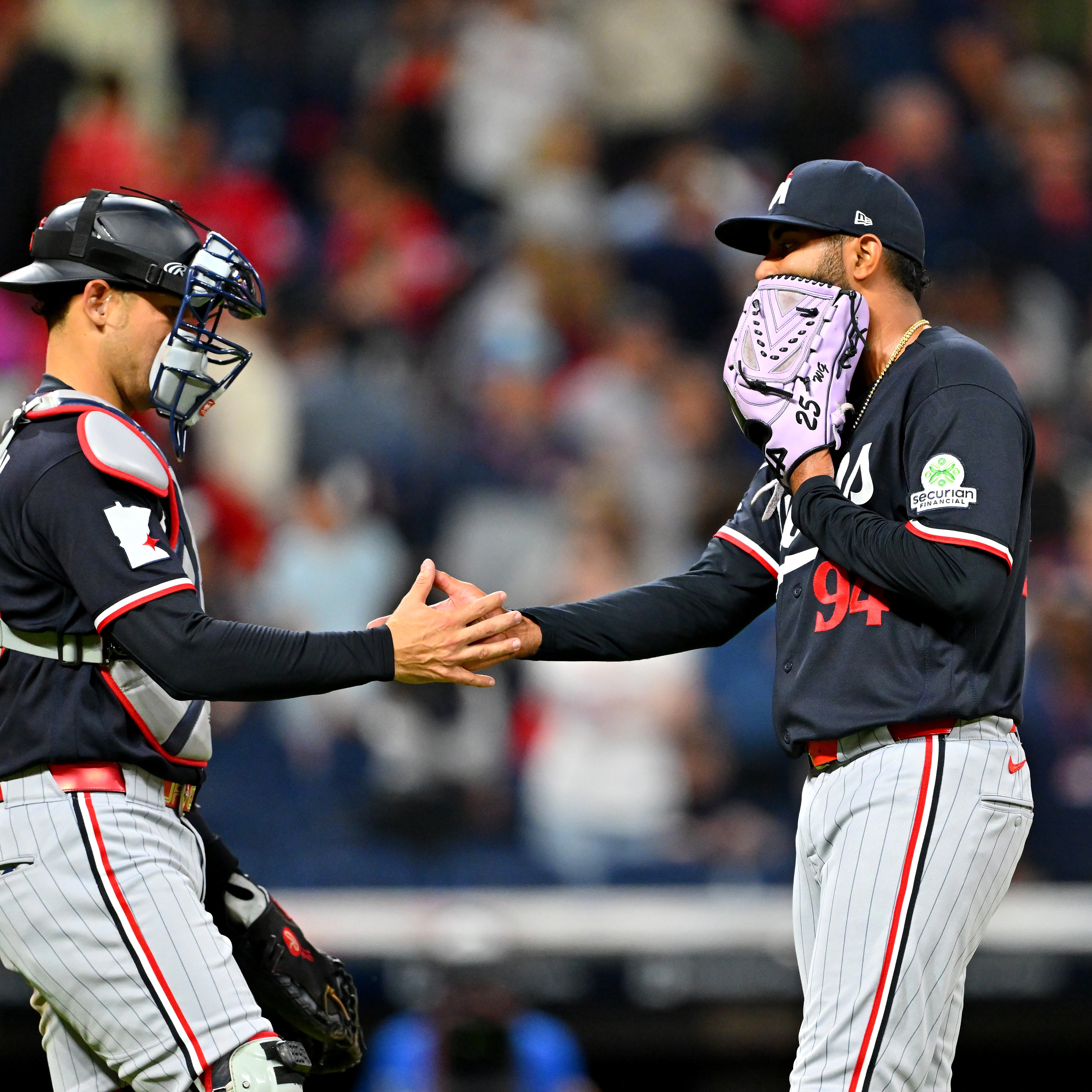 Offense comes alive as Twins snap their four game losing streak episode artwork