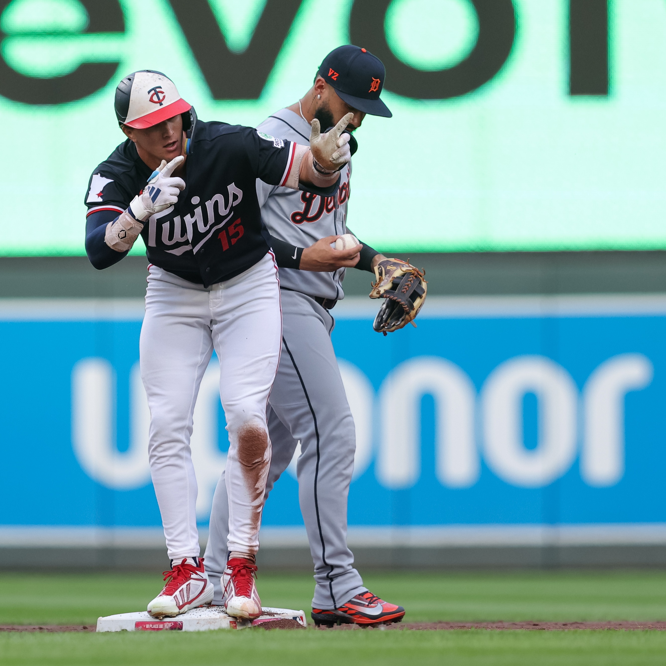 Twins pounce on Tigers early in a big series opening win episode artwork