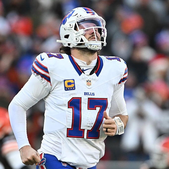 NFL Picks Week 17 with Tom Linneman! episode artwork